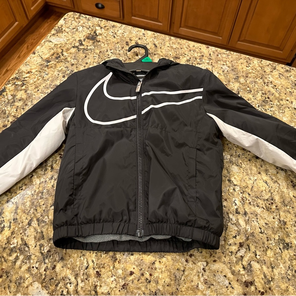 Little boys Black and white Nike jacket. Great condition. 4t.